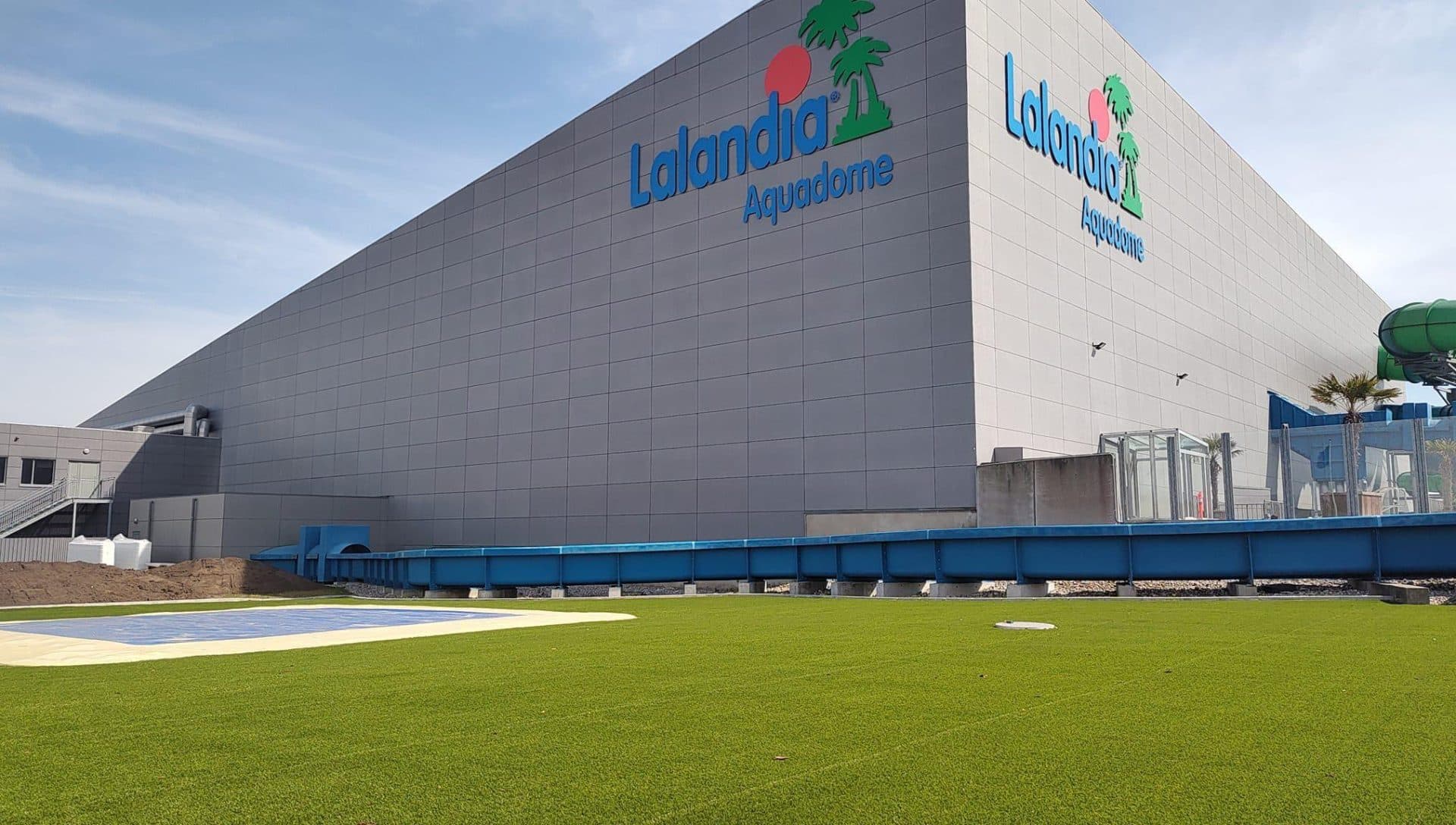 Kunstgræsbelægning i loungeområde ved Lalandia Billund