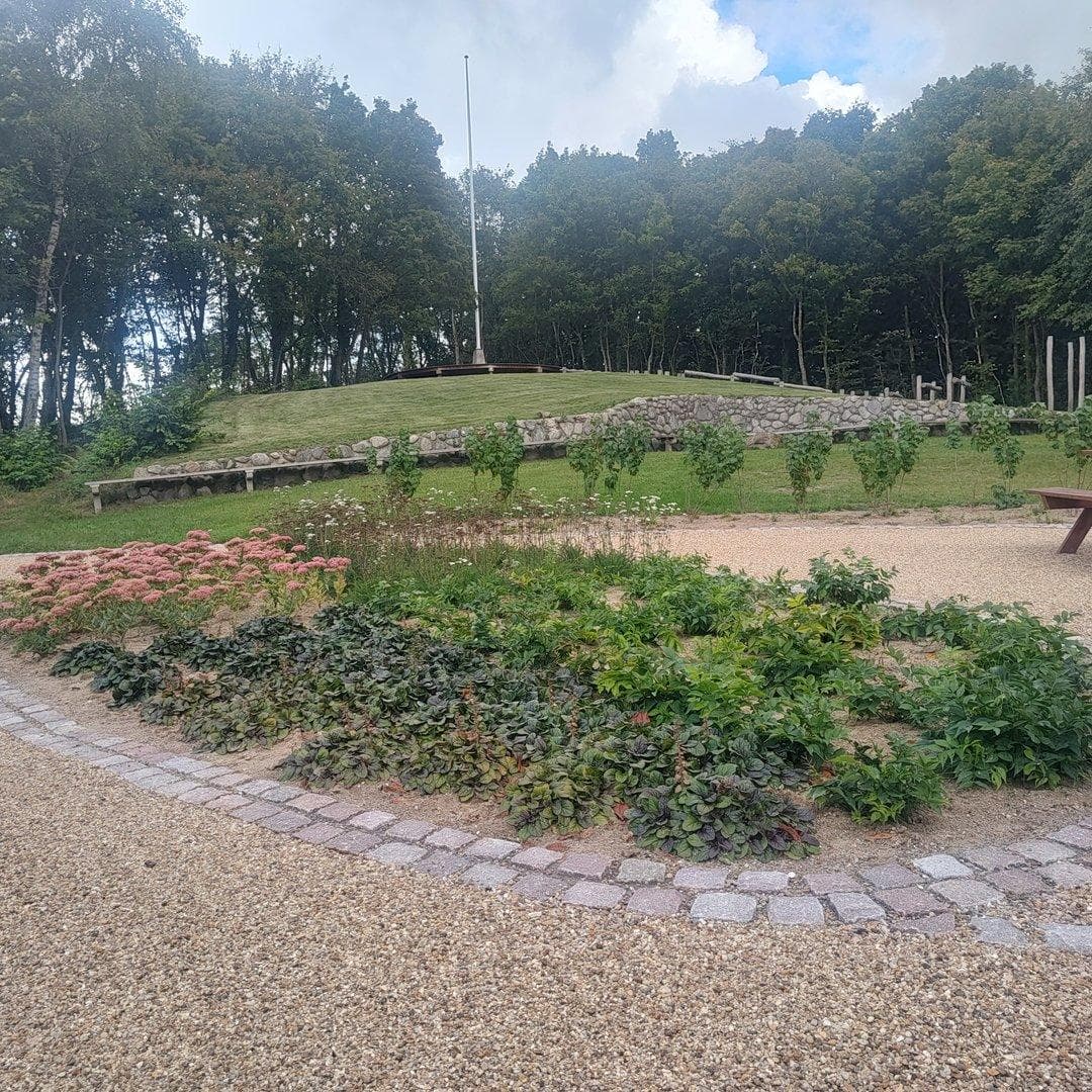 Granitbelægning på Havndal Festplads