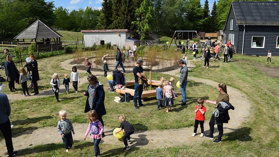 Sansehaven med stiforløb og beplantning