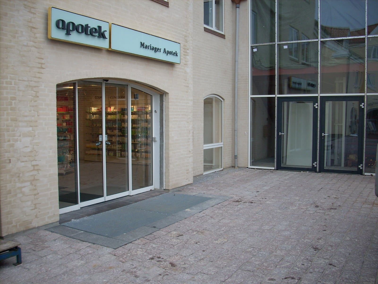 Skraberist foran Mariagers nye apotek