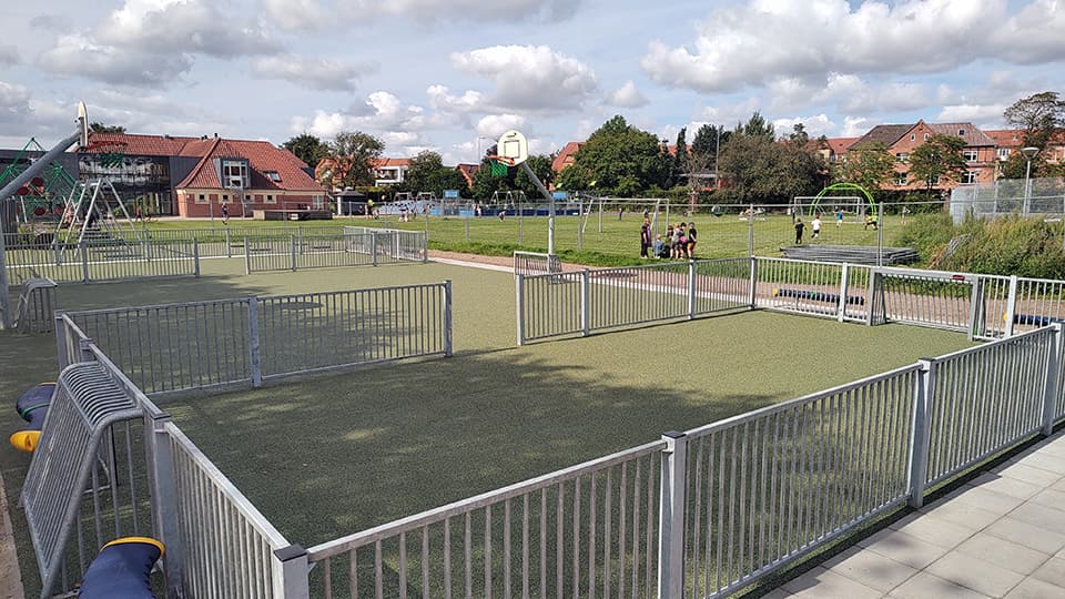 Multibaner i stål på Hobrovejens Skole