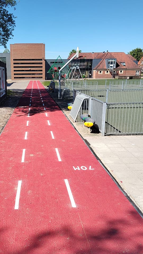 Færdig løbebane i skolegården