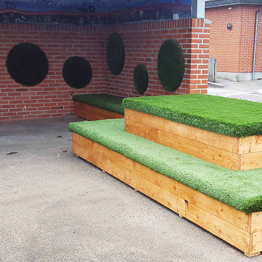Catwalk med stålspejle på Bedsted Skole