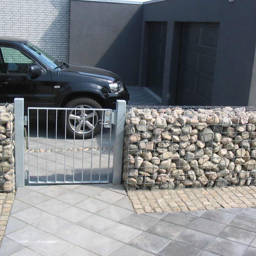 Gabionhegn med natursten i Hirtshals