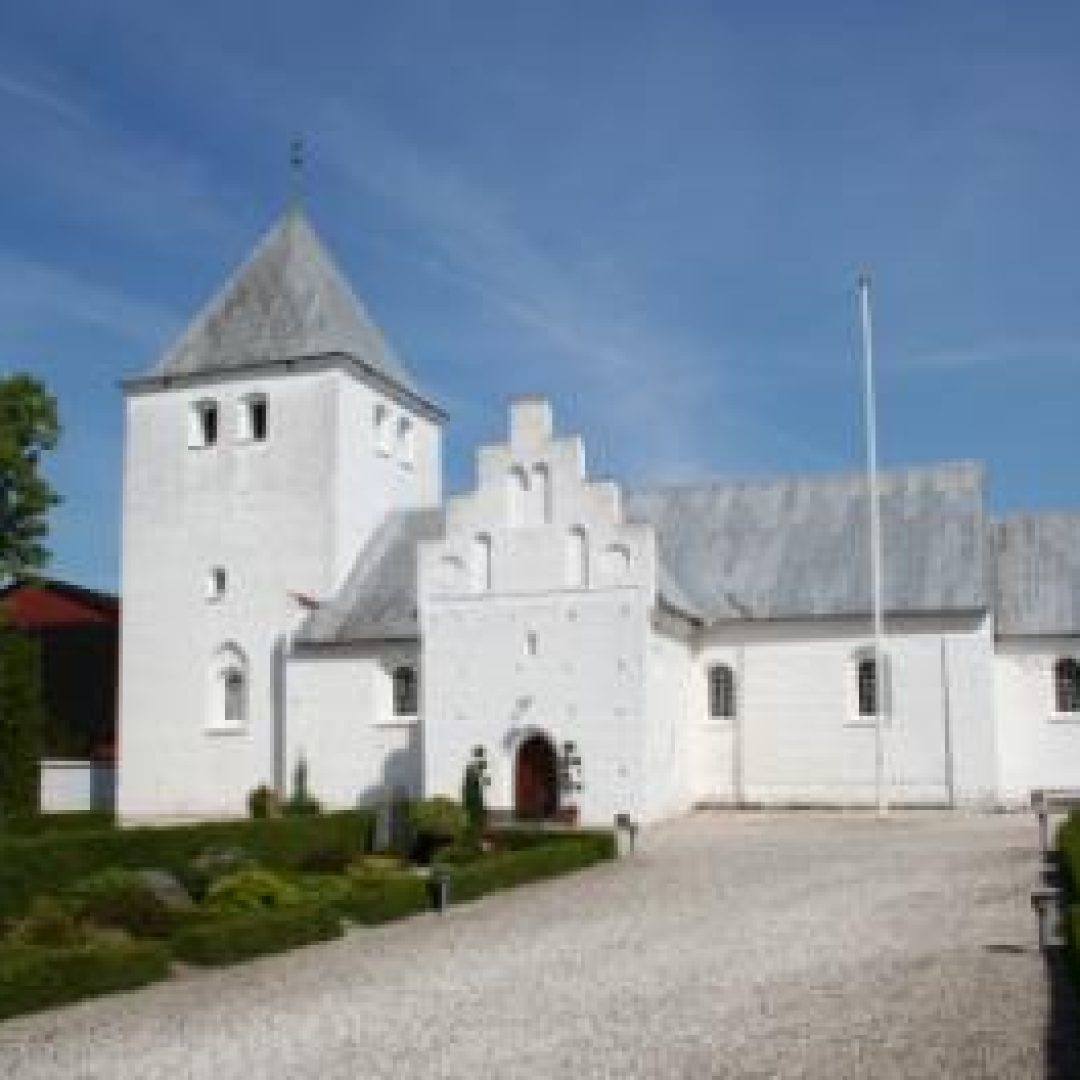 Levering af kompost ved Estruplund Kirke