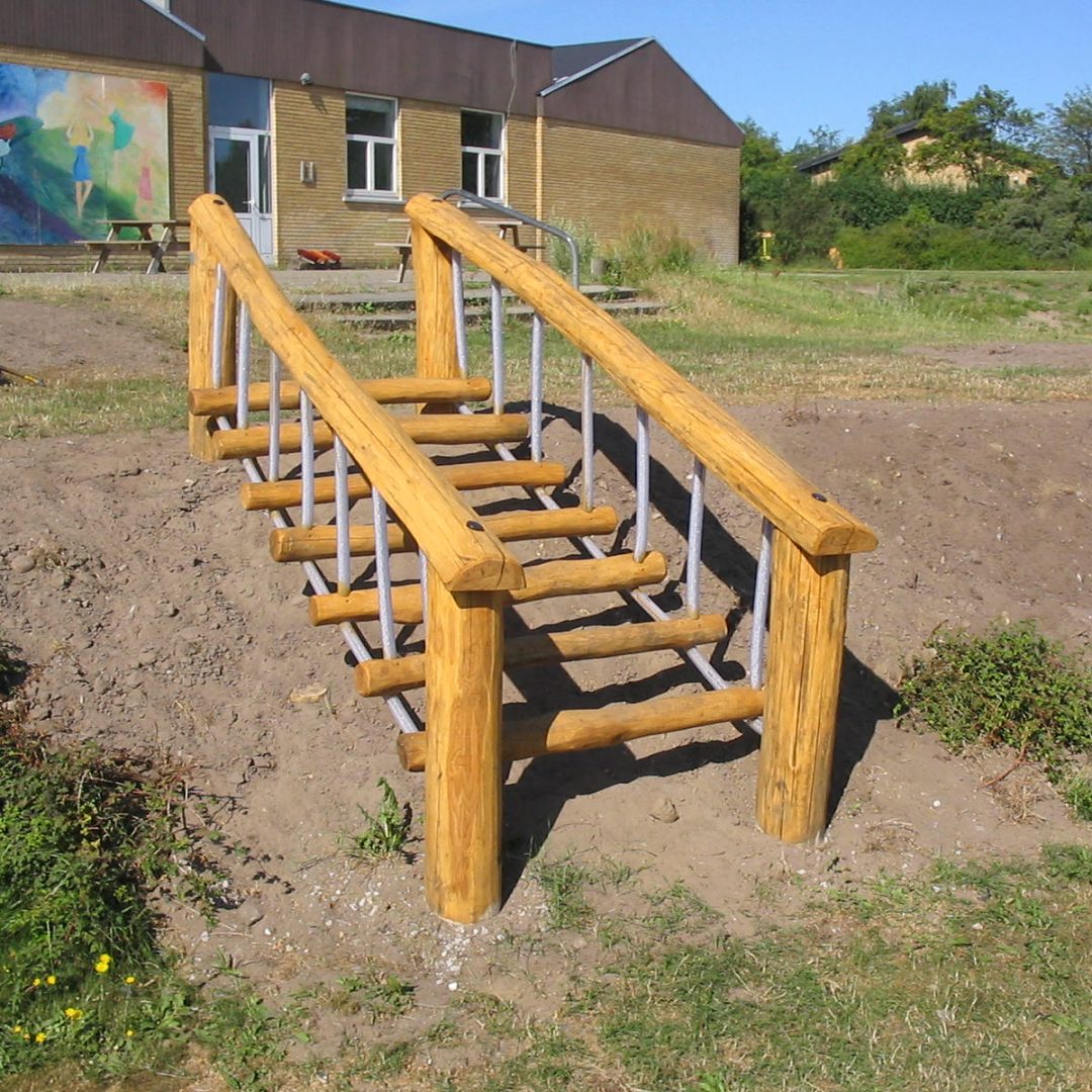 Stammetrappe i Robinia med bevægelige trin