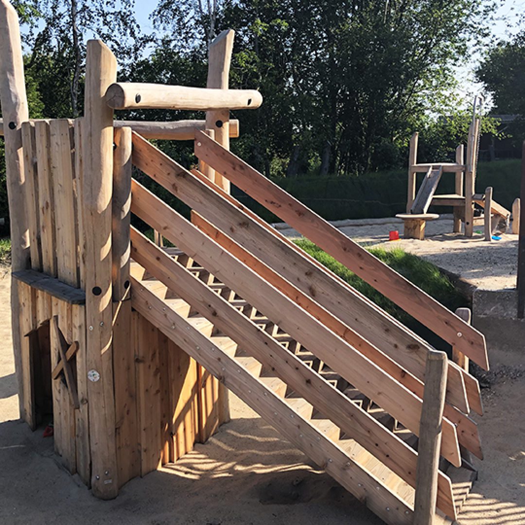 Klatretårn i naturmaterialer