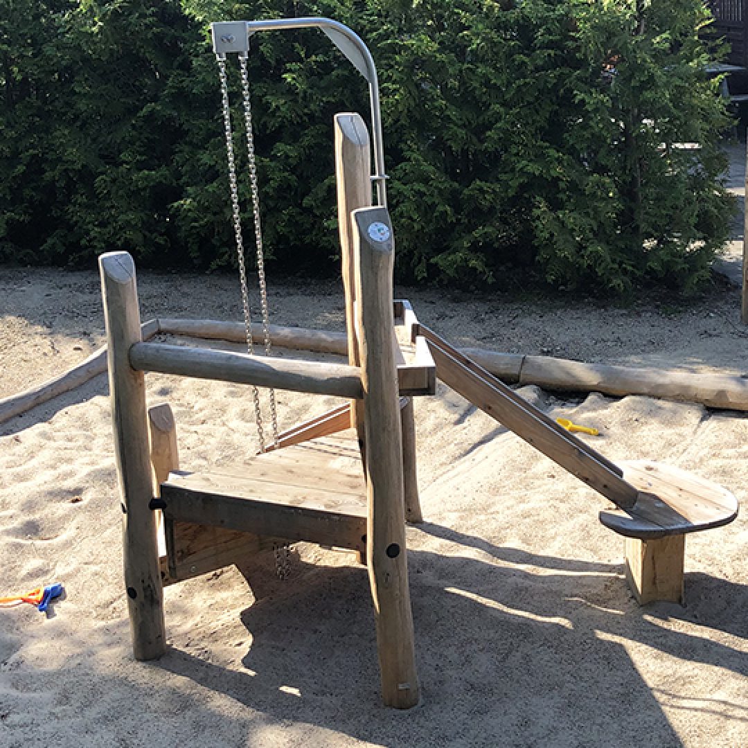 Sandlegs-byggeplads i landsbyparken