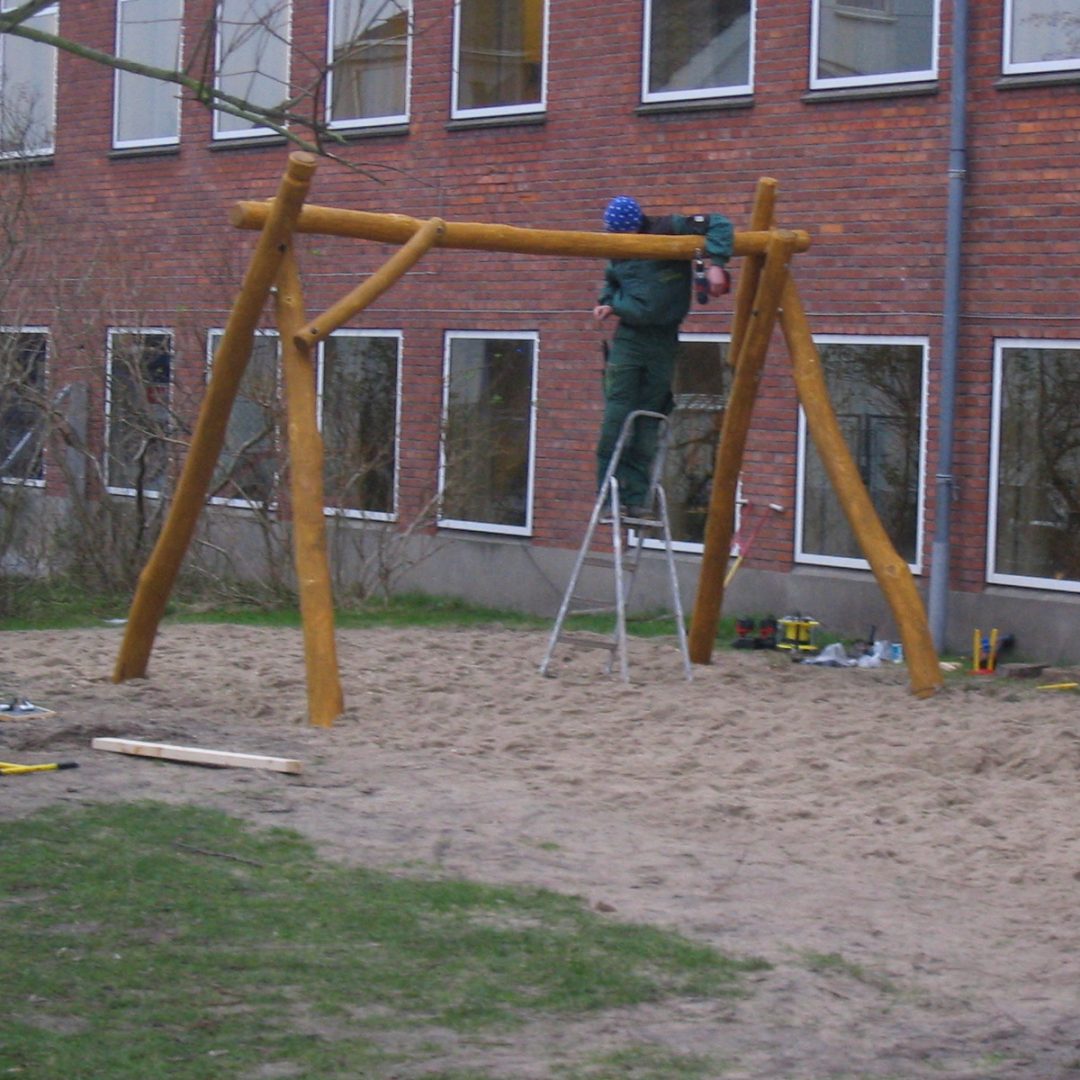 Gyngestativ i robinia i Aalborg